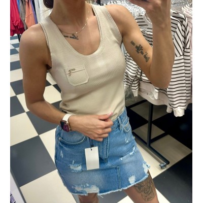 Top z kieszonką | beż